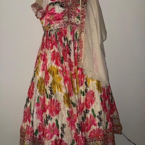 Party dresses - Picture 10 of 17